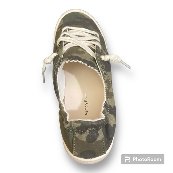 Women Camo, Lace-up Canvas Sneakers, Round Toe/ Women's Camouflage Sneakers - Picture 6 of 7